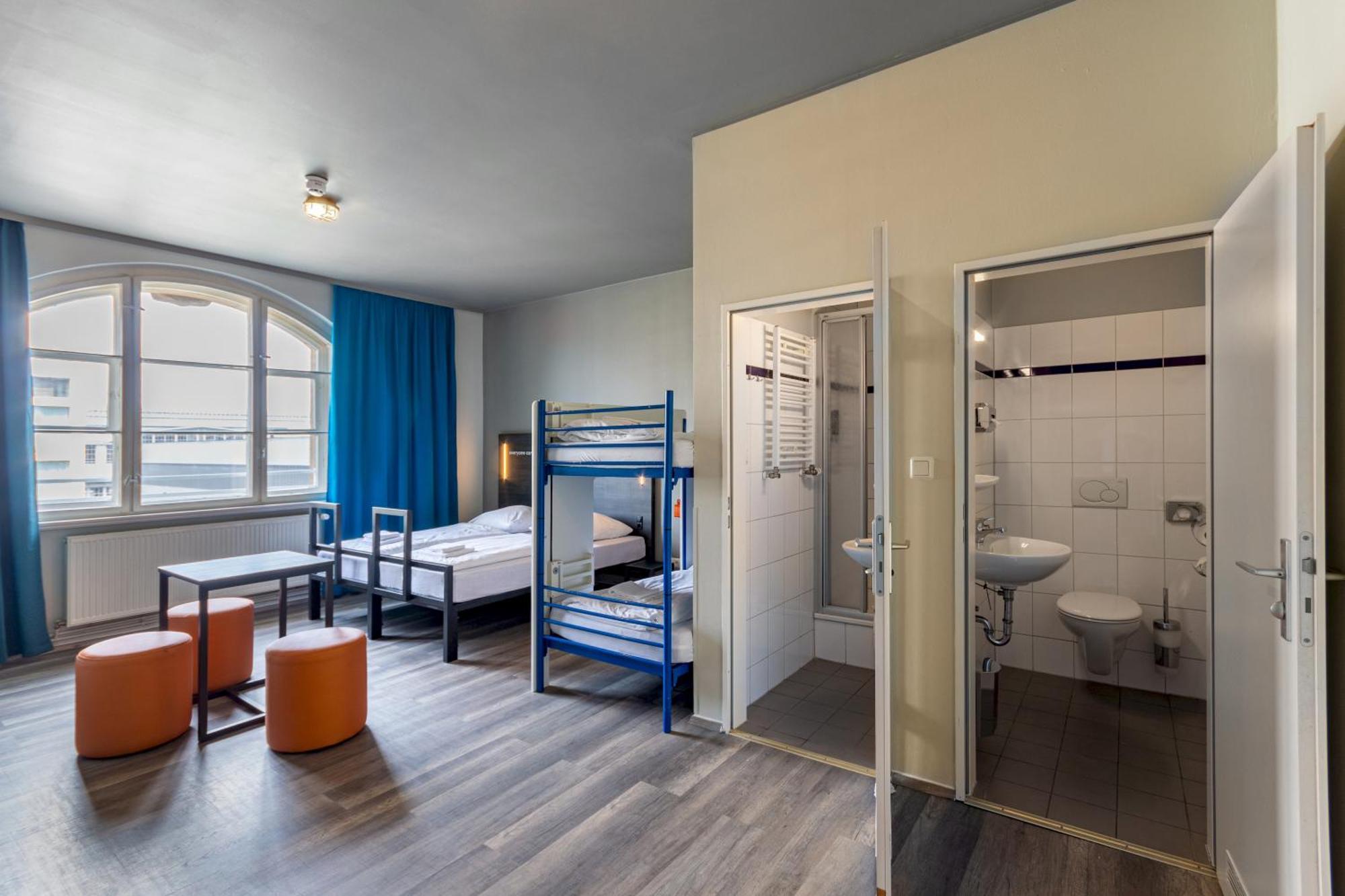 A&O Leipzig Hauptbahnhof Hostel Room photo